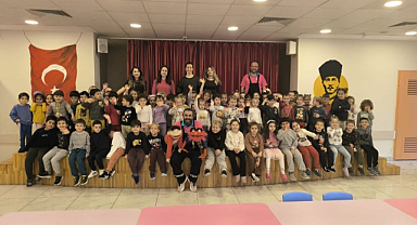 Minik Ellerden Büyük Mesaj!
