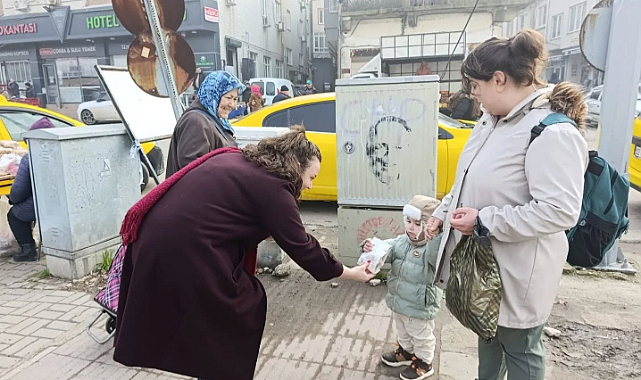 Uzunköprü'de Kandil Bereketi Sokaklara Taştı