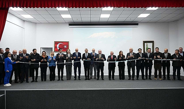 O İlçeye Yeni Alışveriş Merkezi Açıldı