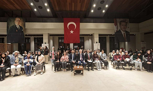 Trakya Üniversitesi Rektörü Hatipler Ahlat'ta Gençlerle Buluştu