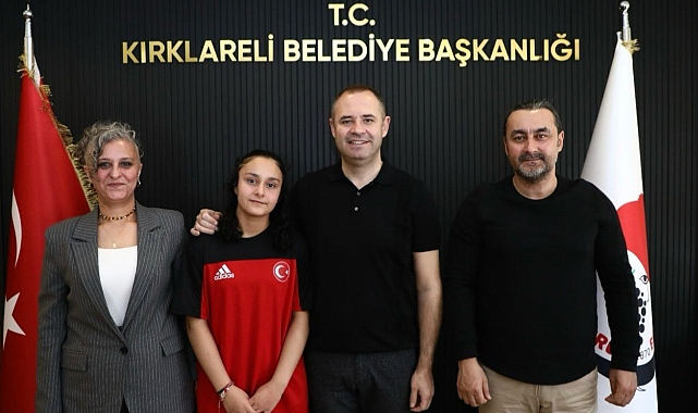 Başkan Bulut, Şampiyon Güreşçi Ela Çakal'ı Ağırladı