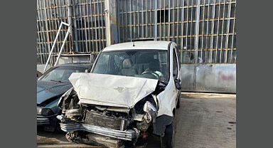 Feci Kaza! Hafif Ticari Araç ile Panelvan Çarpıştı: 4 Yaralı...
