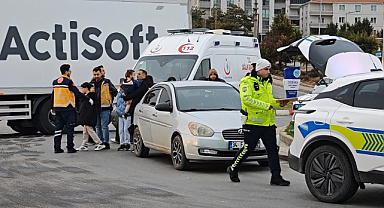 Feci Kaza! İki Otomobil Çarpıştı! Yaralılar Var...