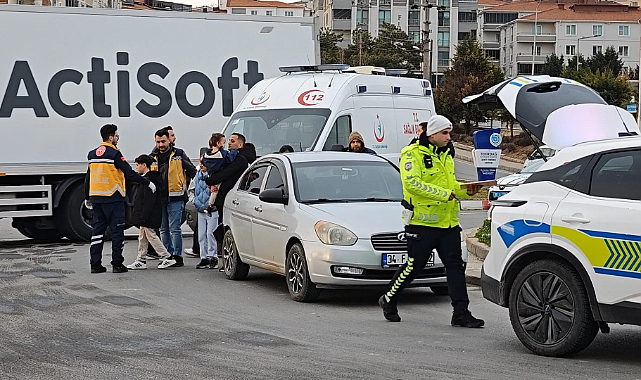 Feci Kaza! İki Otomobil Çarpıştı! Yaralılar Var...