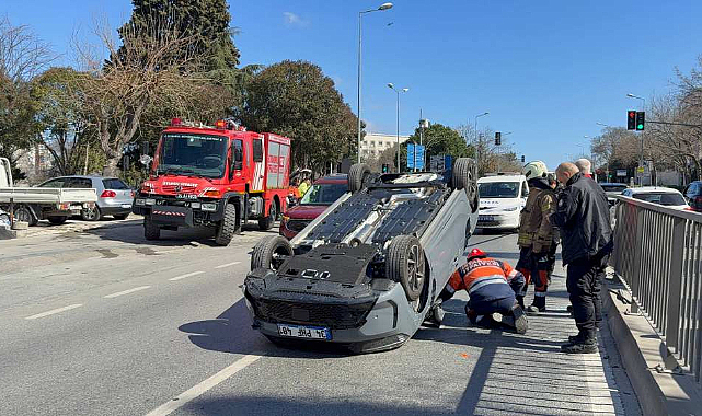 Feci Kaza Otomobil Bariyerlere Çarptı, 1 Yaralı