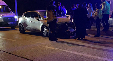 Feci Kaza! Otomobiller Çarpıştı, Yaralı...