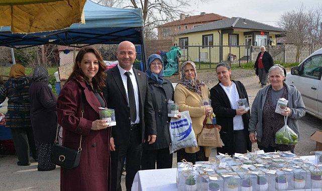 Kavaklı'da Kadınlar Gününe Çiçekli Kutlama