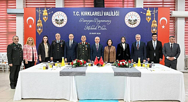 Kırklareli’nde Protokol ve Vatandaşlar Halk Eğitim’de Bayramlaştı