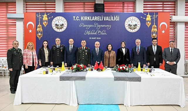 Kırklareli’nde Protokol ve Vatandaşlar Halk Eğitim’de Bayramlaştı