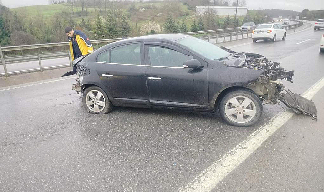 Korkutan Kaza! Otomobil Bariyere Çarptı 17 Yaşındaki Yolcu Yaralandı