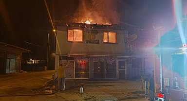 Korkutan Yangın! İki Katlı Ev Küle Döndü...