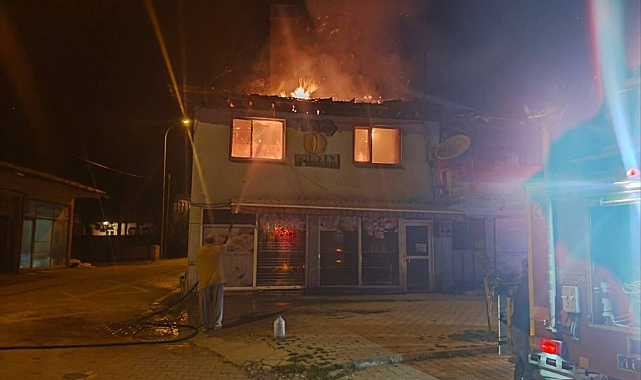 Korkutan Yangın! İki Katlı Ev Küle Döndü...