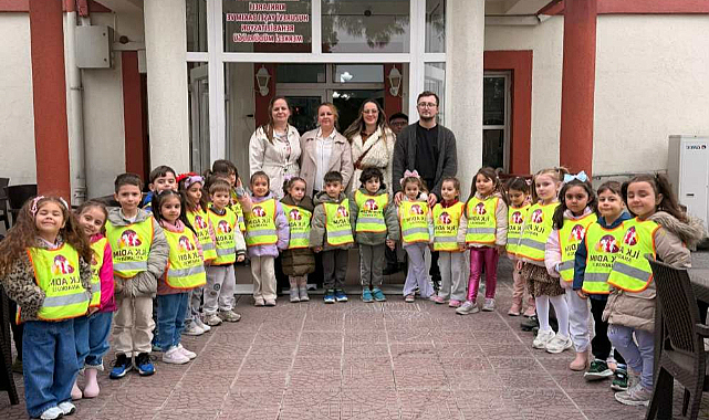 Minik Kalplerden Huzurevine Büyük Ziyaret