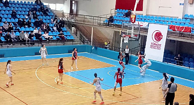 Potanın Kızçeleri Rakibini Sildi Süpürdü