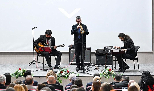 Psikiyatri Uzmanı ve Müzisyen Can Tutuğ'dan Tıp Bayramı'na Renkli Dokunuş