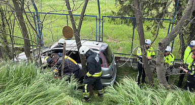 Feci Kaza! Otomobil Duvara Çarptı! 1 Ölü...