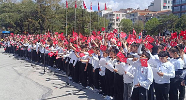 Kırklareli'nde 23 Nisan Coşkusu Renkli Görüntülere Sahne Oldu