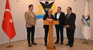 Vali Turan, Kırklareli TSO’nun “Şeref Defteri”ni İmzaladı