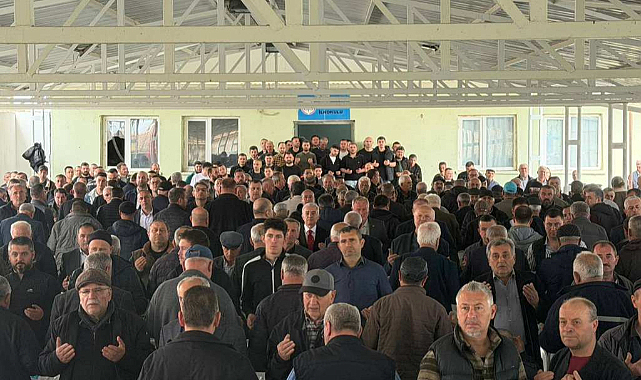 Yağmur ve Şükür Duasında Eller Semaya Açıldı