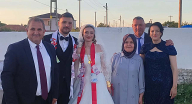 Başkan Arı Genç Çiftin Mutluluğuna Ortak Oldu