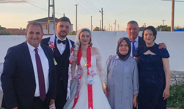 Başkan Arı Genç Çiftin Mutluluğuna Ortak Oldu