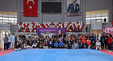 Genç Tekvandoculardan Gururlandıran Performans