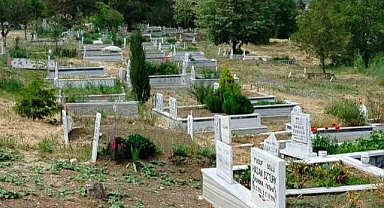 Kaynarca’da Mezarlıklar Bayrama Hazır