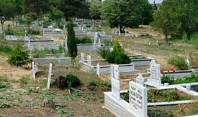Kaynarca’da Mezarlıklar Bayrama Hazır