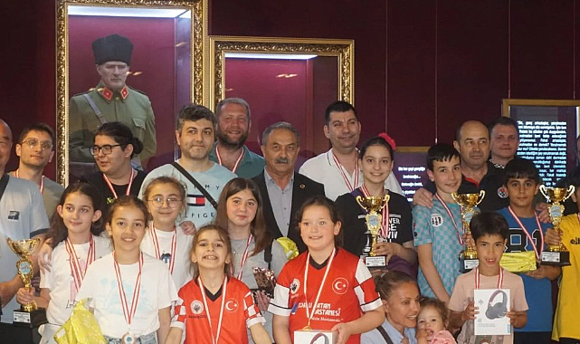 Uzunköprü'de 19 Mayıs Satranç Turnuvası Ödülleri Sahiplerini Buldu