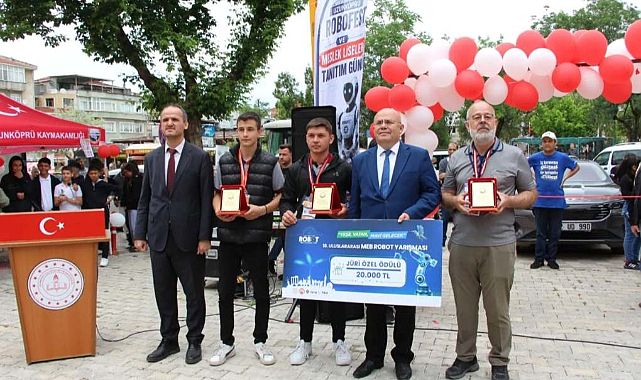 Uzunköprü'de Genç Mucitler Robofest'te Yeteneklerini Sergiledi