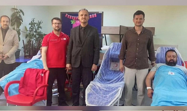 Uzunköprü'de Öğrenci, Veli ve Öğretmenler Kan Bağışı İçin Buluştu