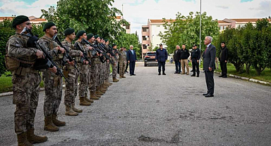 Vali Turan’dan Düzensiz Göçle Mücadelede Görev Yapan Polislere Moral Ziyareti