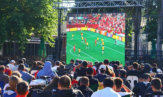 Babaeski'de Dev Ekranda Millî Heyecan Yaşandı 