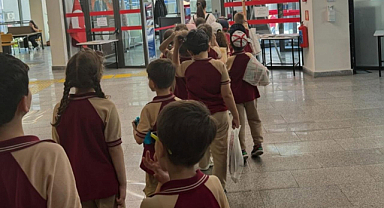 Minik Öğrencilerden Kütüphaneye Anlamlı Ziyaret