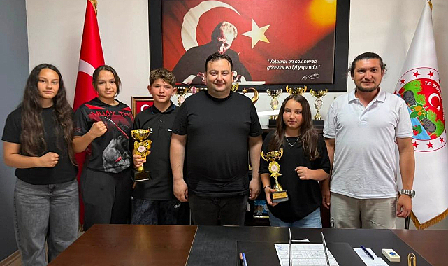 Demirköy'ün Başarılı Sporcularına Başkan Gün'den Kupa Takdimi