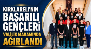 Kırklareli'nin Başarılı Gençleri Valilik Makamında Ağırlandı