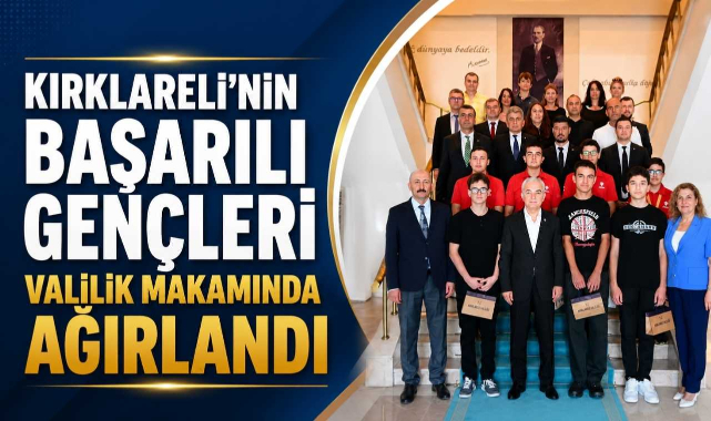 Kırklareli'nin Başarılı Gençleri Valilik Makamında Ağırlandı