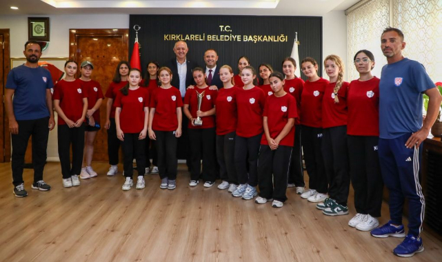 Kırklareli’ne Büyük Gurur! U17 Kız Hokey Takımı Türkiye Şampiyonu