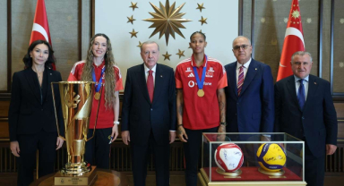Cumhurbaşkanı Erdoğan, Şampiyon Millî Voleybolcuları Kabul Etti